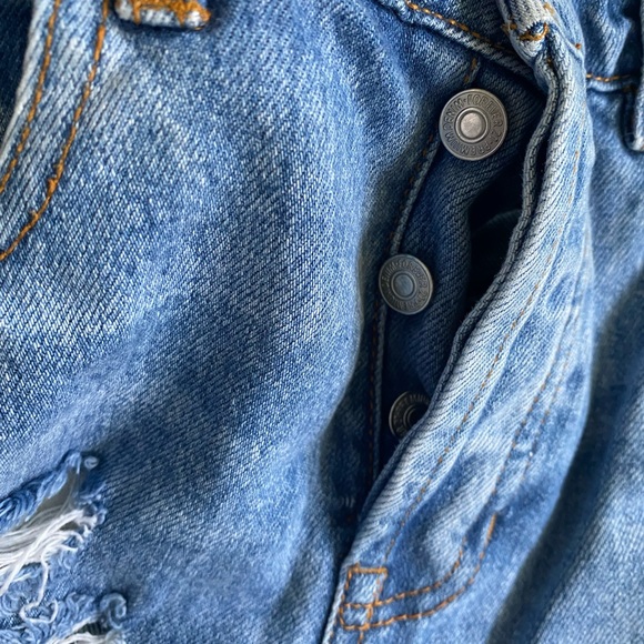 FOREVER 21 DENIM SHORTS - MEDIUM WASH - SZ 28 - Picture 4 of 4